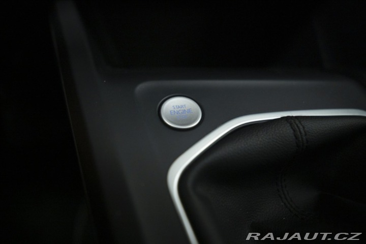 Volkswagen Golf 1,5 TSI KEYLESS KAMERA VÝ 2023