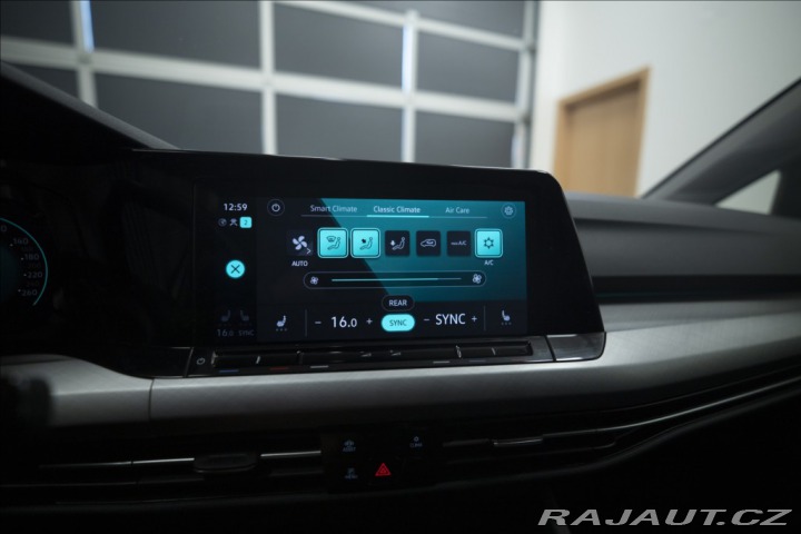 Volkswagen Golf 1,5 TSI KEYLESS KAMERA VÝ 2023