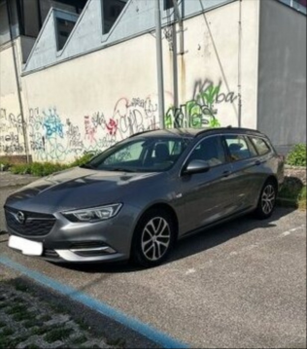 Opel Insignia 1,6 Sport Tourer, rok 2