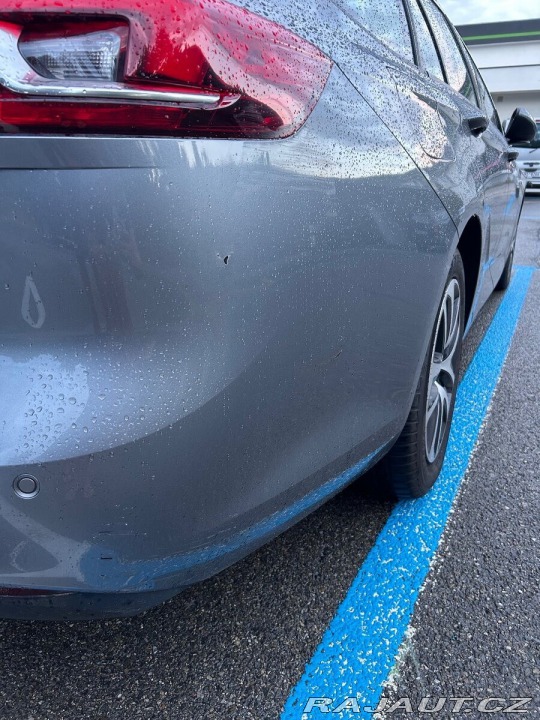 Opel Insignia 1,6 Sport Tourer, rok 2 2018