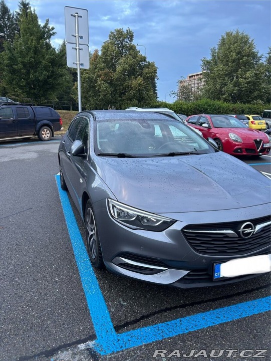 Opel Insignia 1,6 Sport Tourer, rok 2 2018