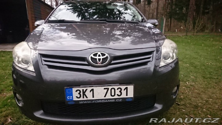 Toyota Auris 1,6 Valvematic, rok 201 2011