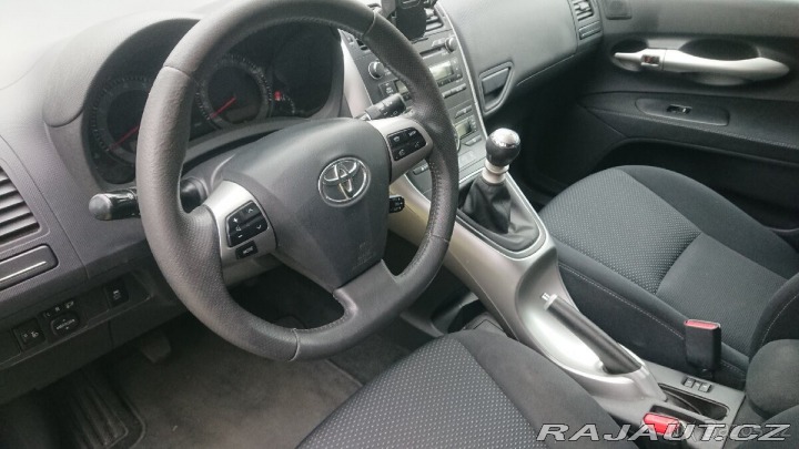 Toyota Auris 1,6 Valvematic, rok 201 2011