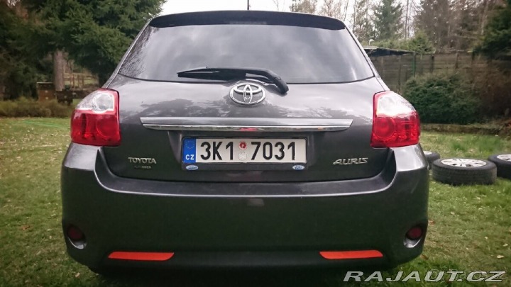 Toyota Auris 1,6 Valvematic, rok 201 2011