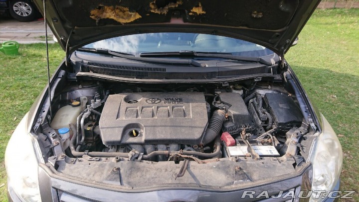 Toyota Auris 1,6 Valvematic, rok 201 2011