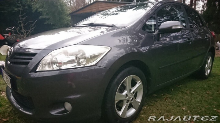 Toyota Auris 1,6 Valvematic, rok 201 2011