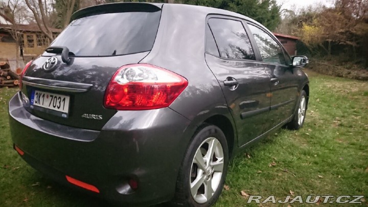 Toyota Auris 1,6 Valvematic, rok 201 2011