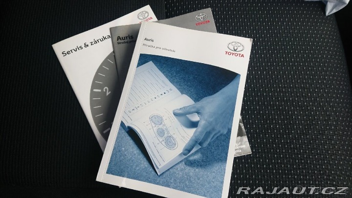 Toyota Auris 1,6 Valvematic, rok 201 2011