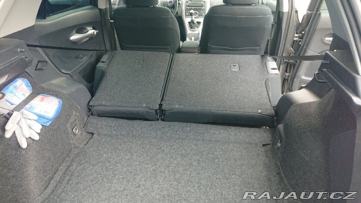 Toyota Auris 1,6 Valvematic, rok 201 2011