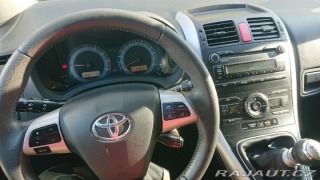 Toyota Auris 1,6 Valvematic, rok 201 2011