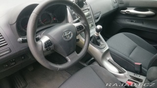 Toyota Auris 1,6 Valvematic, rok 201 2011