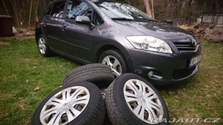 Toyota Auris 1,6 Valvematic, rok 201 2011