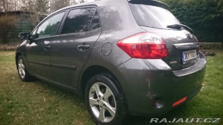 Toyota Auris 1,6 Valvematic, rok 201 2011