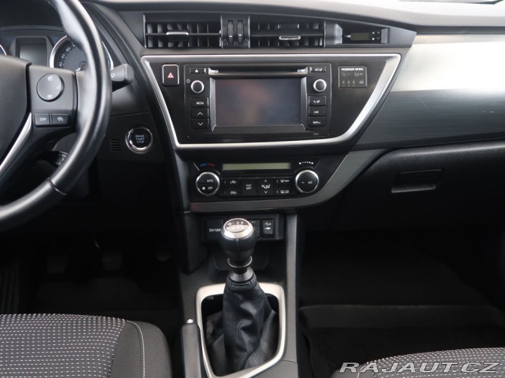 Toyota Auris 1.6,97kW,CZ,1Maj,Comfort, 2013