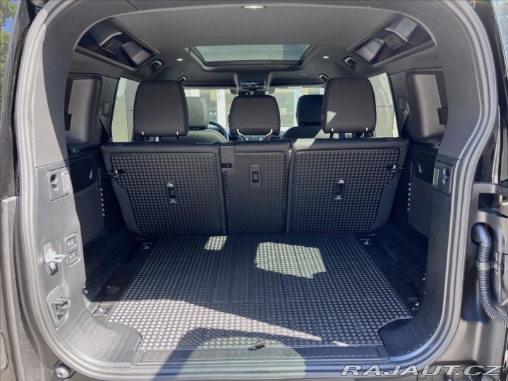 Land Rover Defender 3,0 110 X-Dynamic SE D250 2026