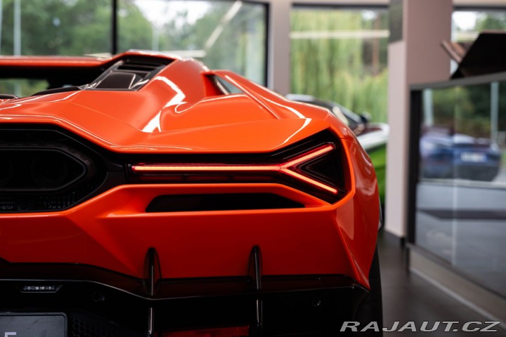 Lamborghini Revuelto NOVITEC Výfuk/Arancio Apo 2024