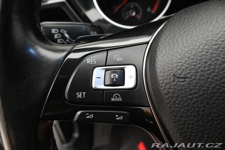 Volkswagen Touran 2,0 TDI 110kW DSG Záruka 2016