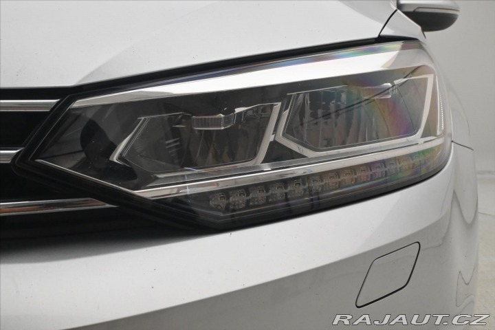 Volkswagen Touran 2,0 TDI 110kW DSG Záruka 2016