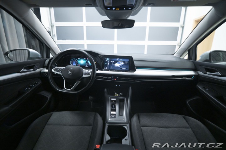Volkswagen Golf 1,5 eTSI DSG KAMERA VÝHŘE 2023