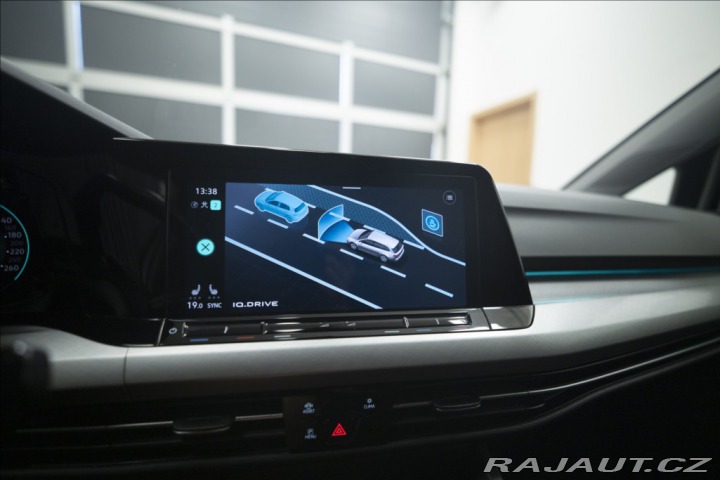 Volkswagen Golf 1,5 eTSI DSG KAMERA VÝHŘE 2023