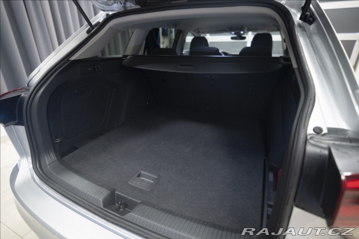 Volkswagen Golf 1,5 eTSI DSG KAMERA VÝHŘE 2023