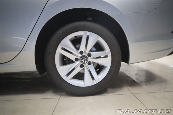 Volkswagen Golf 1,5 eTSI DSG KAMERA VÝHŘE 2023
