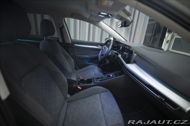 Volkswagen Golf 1,5 eTSI DSG KAMERA VÝHŘE 2023
