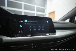 Volkswagen Golf 1,5 eTSI DSG KAMERA VÝHŘE 2023