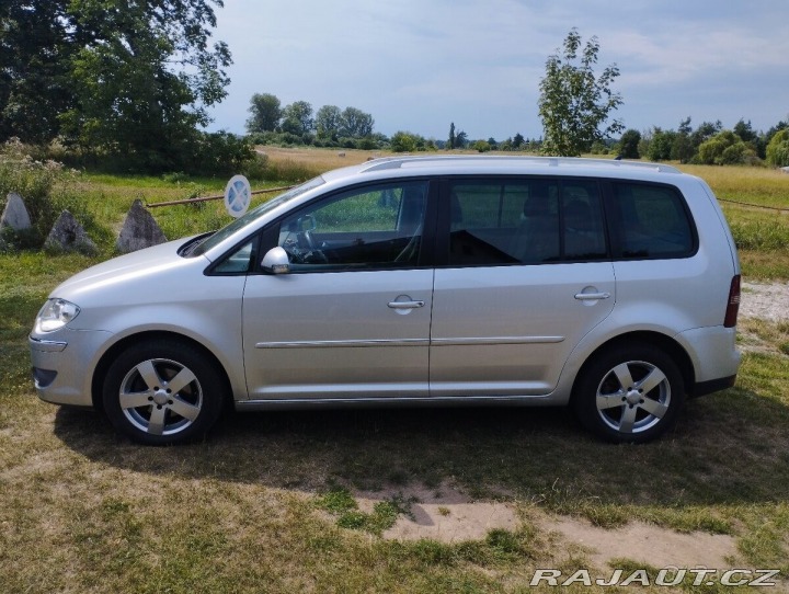 Volkswagen Touran 2,0 TDI 103 kW DSG face 1800