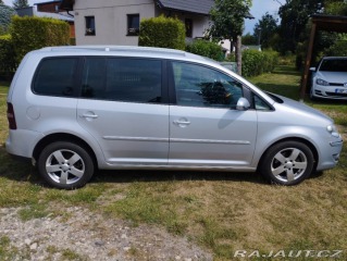 Volkswagen Touran 2,0 TDI 103 kW DSG face 1800