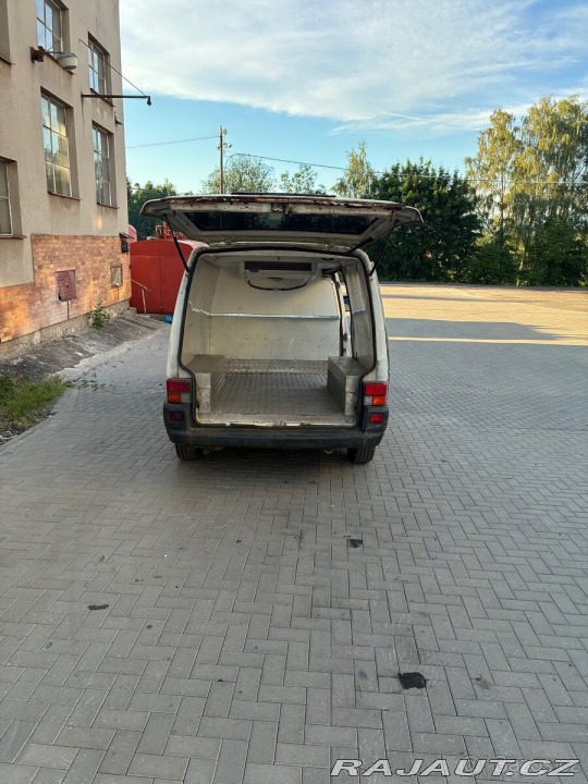 Volkswagen Transporter 2,5 TDI, MRAZAK 1800