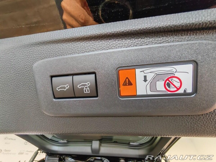 Toyota Land Cruiser 2.8L Diesel Executive 4x4 1800