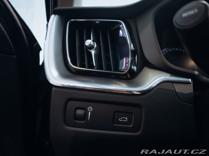 Volvo XC60 B4 AWD Momentum Pro 2021