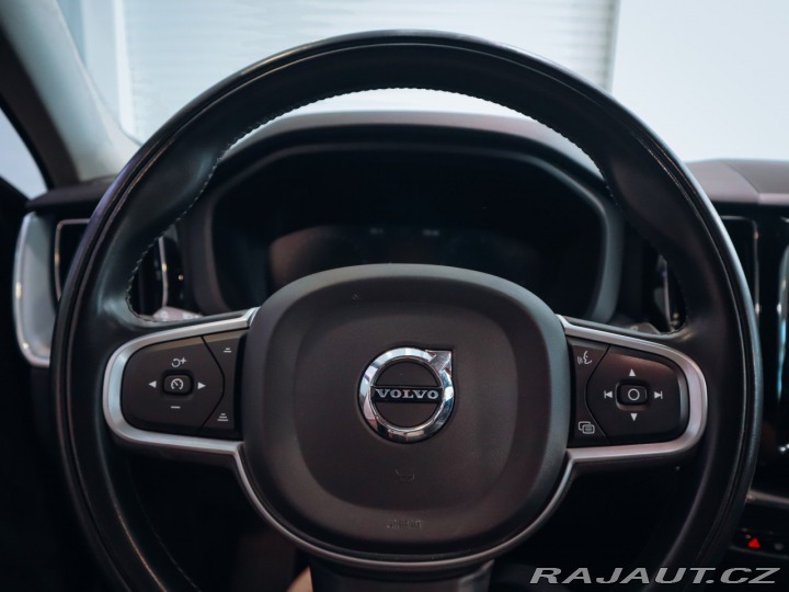 Volvo XC60 B4 AWD Momentum Pro 2021