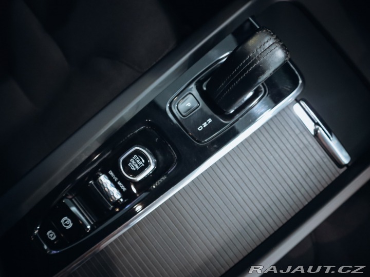 Volvo XC60 B4 AWD Momentum Pro 2021