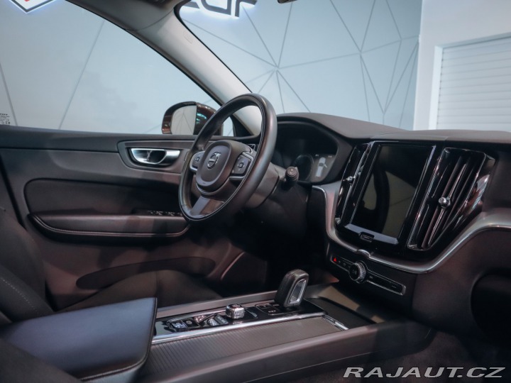 Volvo XC60 B4 AWD Momentum Pro 2021