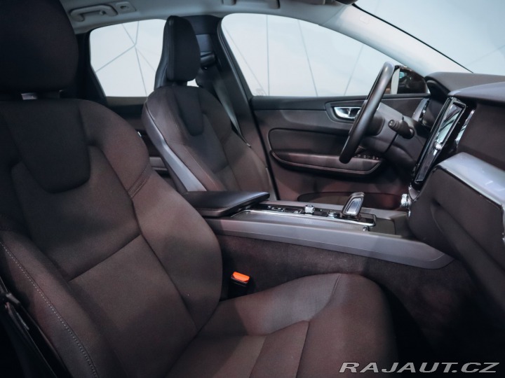 Volvo XC60 B4 AWD Momentum Pro 2021