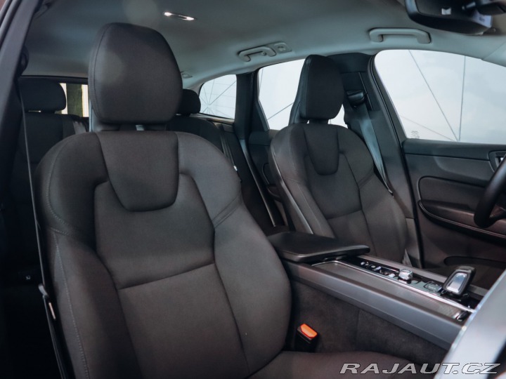 Volvo XC60 B4 AWD Momentum Pro 2021