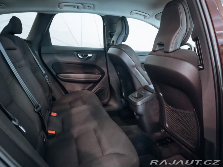 Volvo XC60 B4 AWD Momentum Pro 2021