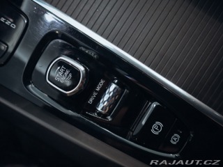 Volvo XC60 B4 AWD Momentum Pro 2021