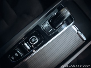 Volvo XC60 B4 AWD Momentum Pro 2021