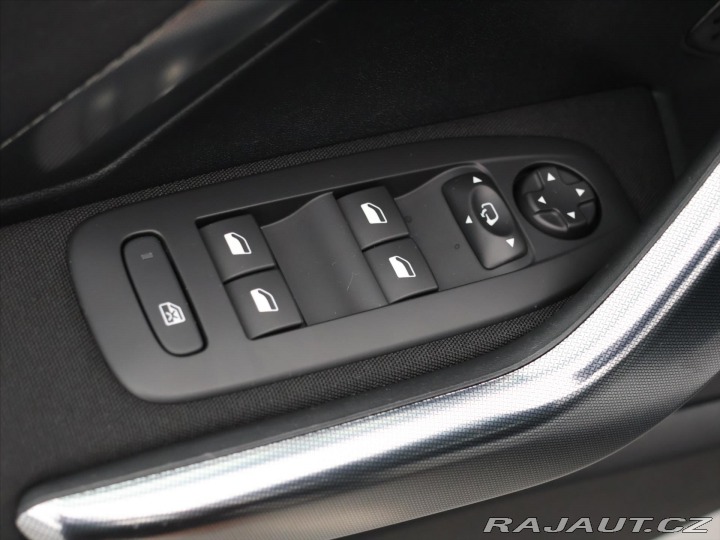 Peugeot 2008 1,2 VTi 60kW AT,Navi 2015
