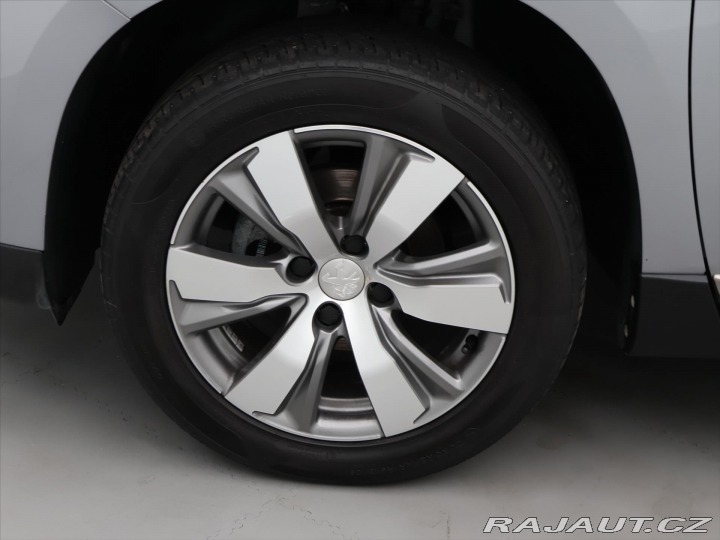 Peugeot 2008 1,2 VTi 60kW AT,Navi 2015