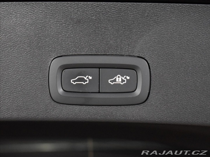 Volvo XC40 2,0 B4 Ultra Panorama,BLI 2025