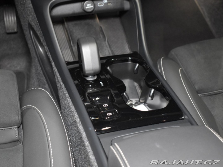 Volvo XC40 2,0 B4 Ultra Panorama,BLI 2025