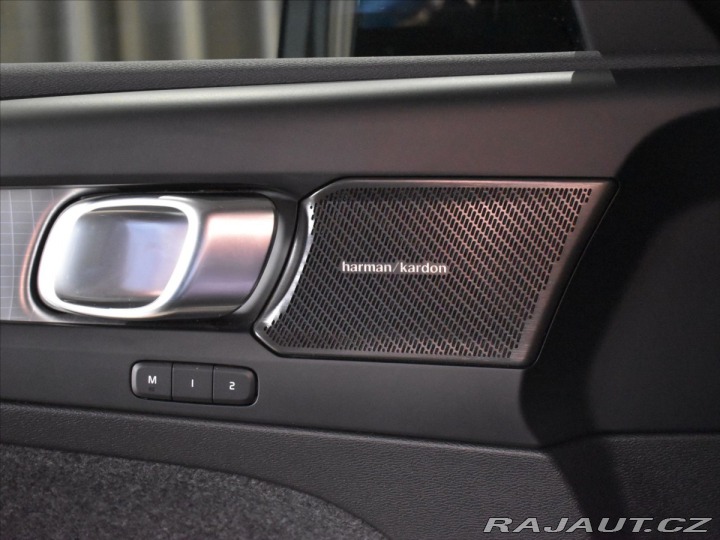 Volvo XC40 2,0 B4 Ultra Panorama,BLI 2025