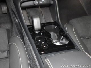 Volvo XC40 2,0 B4 Ultra Panorama,BLI 2025