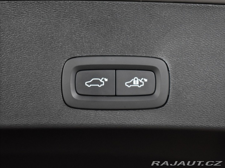 Volvo XC40 2,0 B4 Ultra Panorama,BLI 2025