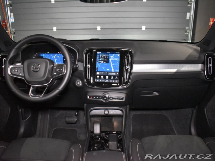 Volvo XC40 2,0 B4 Ultra Panorama,BLI 2025