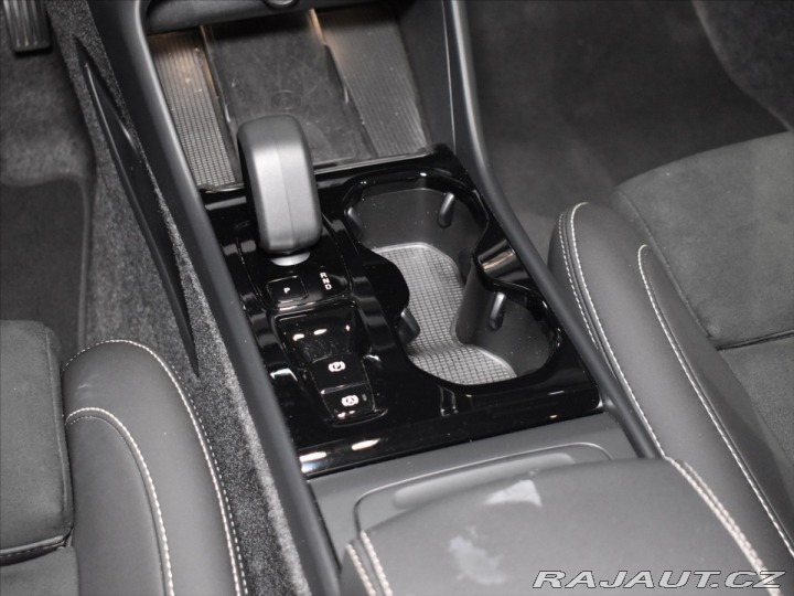 Volvo XC40 2,0 B4 Ultra Panorama,BLI 2025